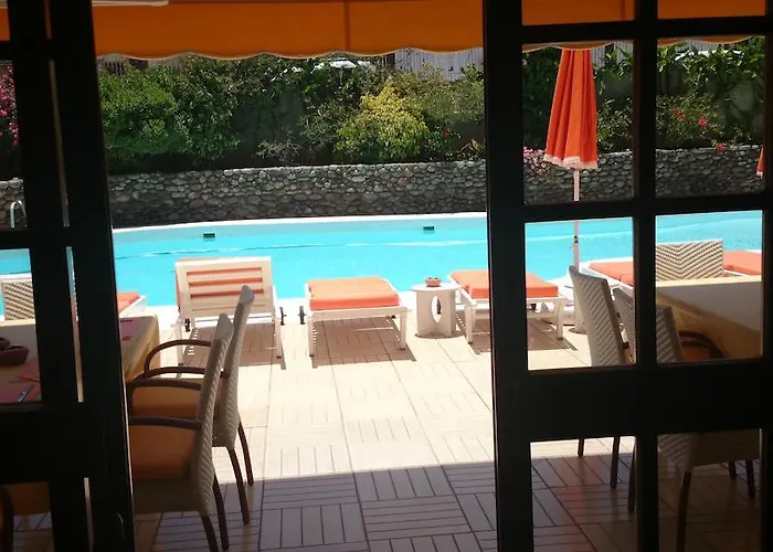 Club Canario Апартаменти *