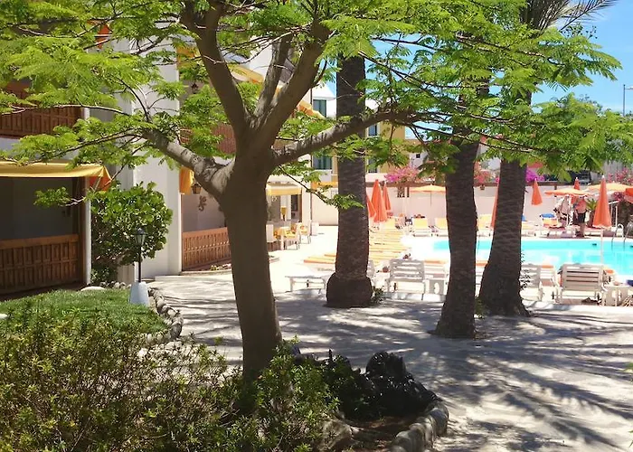 Club Canario Апартаменти